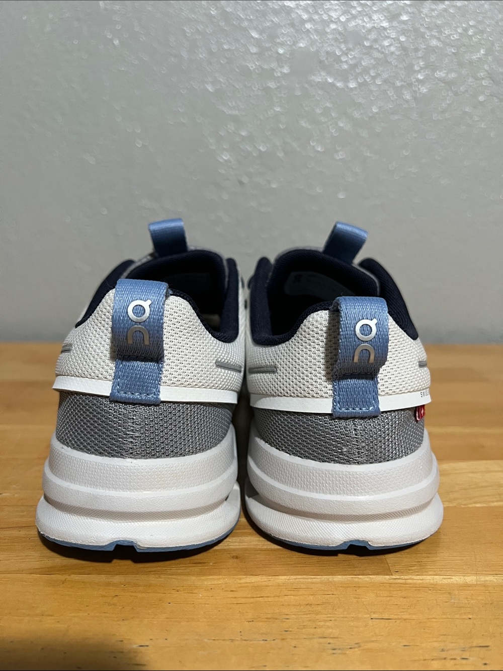 On Cloud 5 Running Shoes Youth US 6 White Gray Blue Fits Women’s 7.5 - Picture 2 of 9